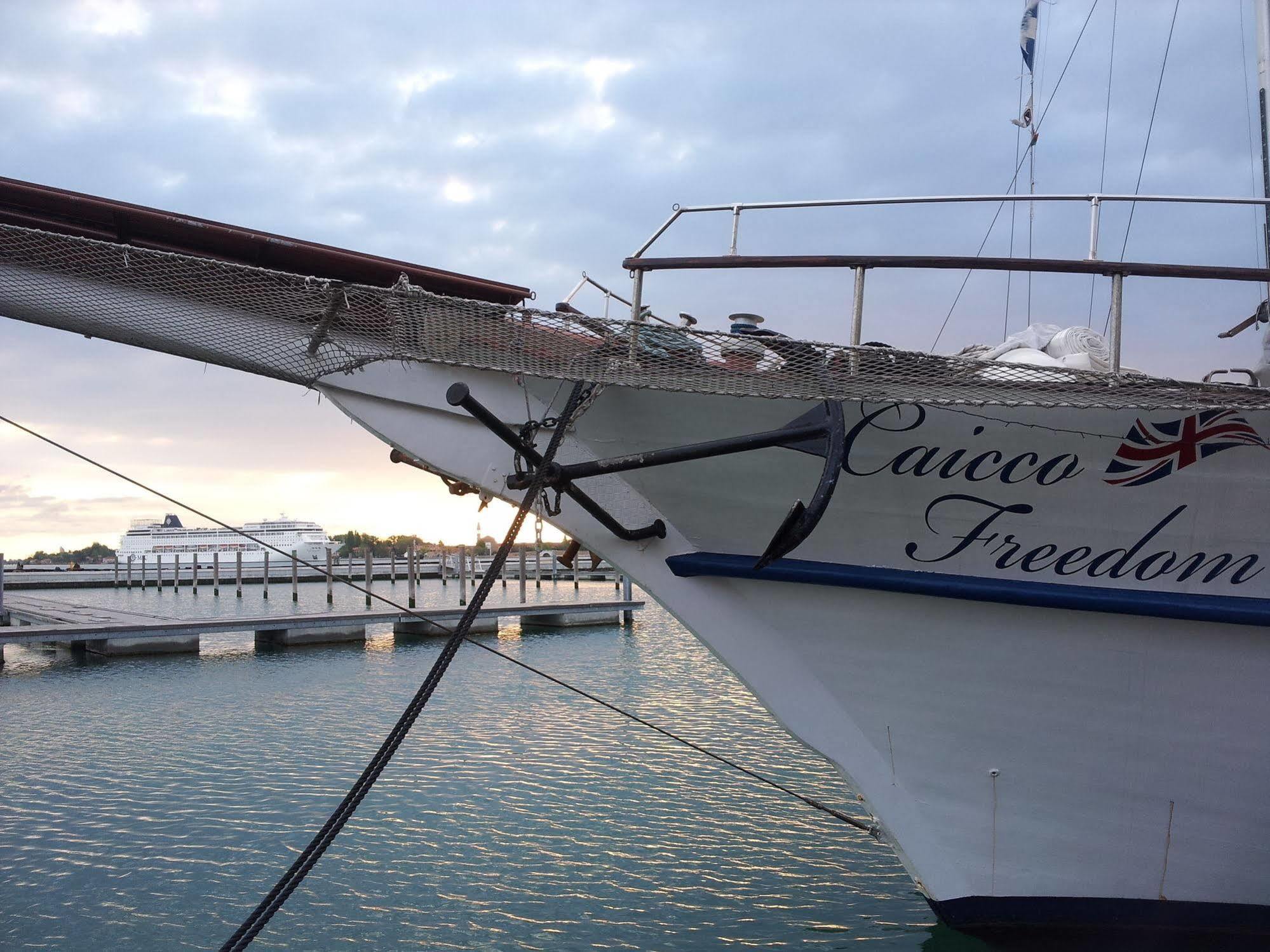 Hotel Venezia Boat & Breakfast Caicco Freedom Extérieur photo