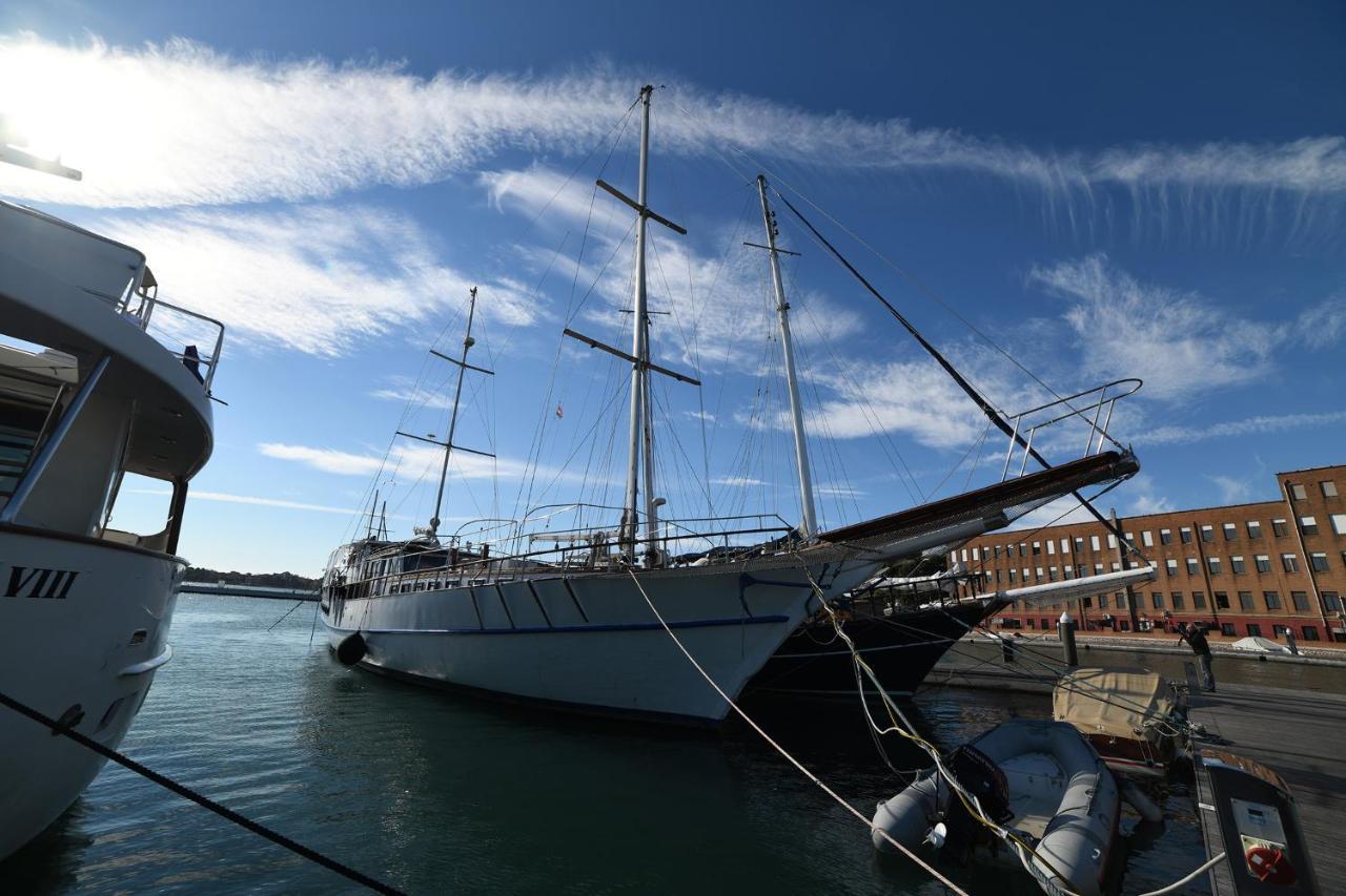 Hotel Venezia Boat & Breakfast Caicco Freedom Extérieur photo